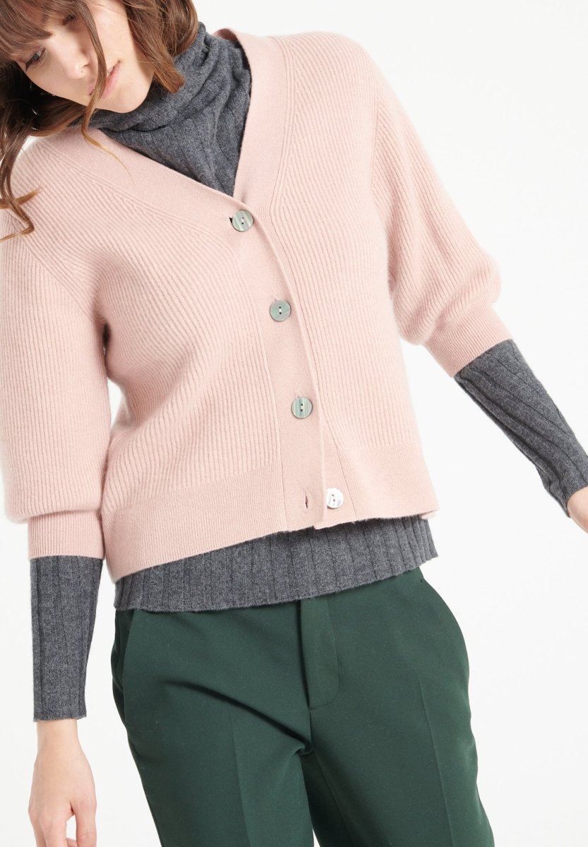 Cardigan col V manches courtes femme en cachemire rose poudré - MIA 13